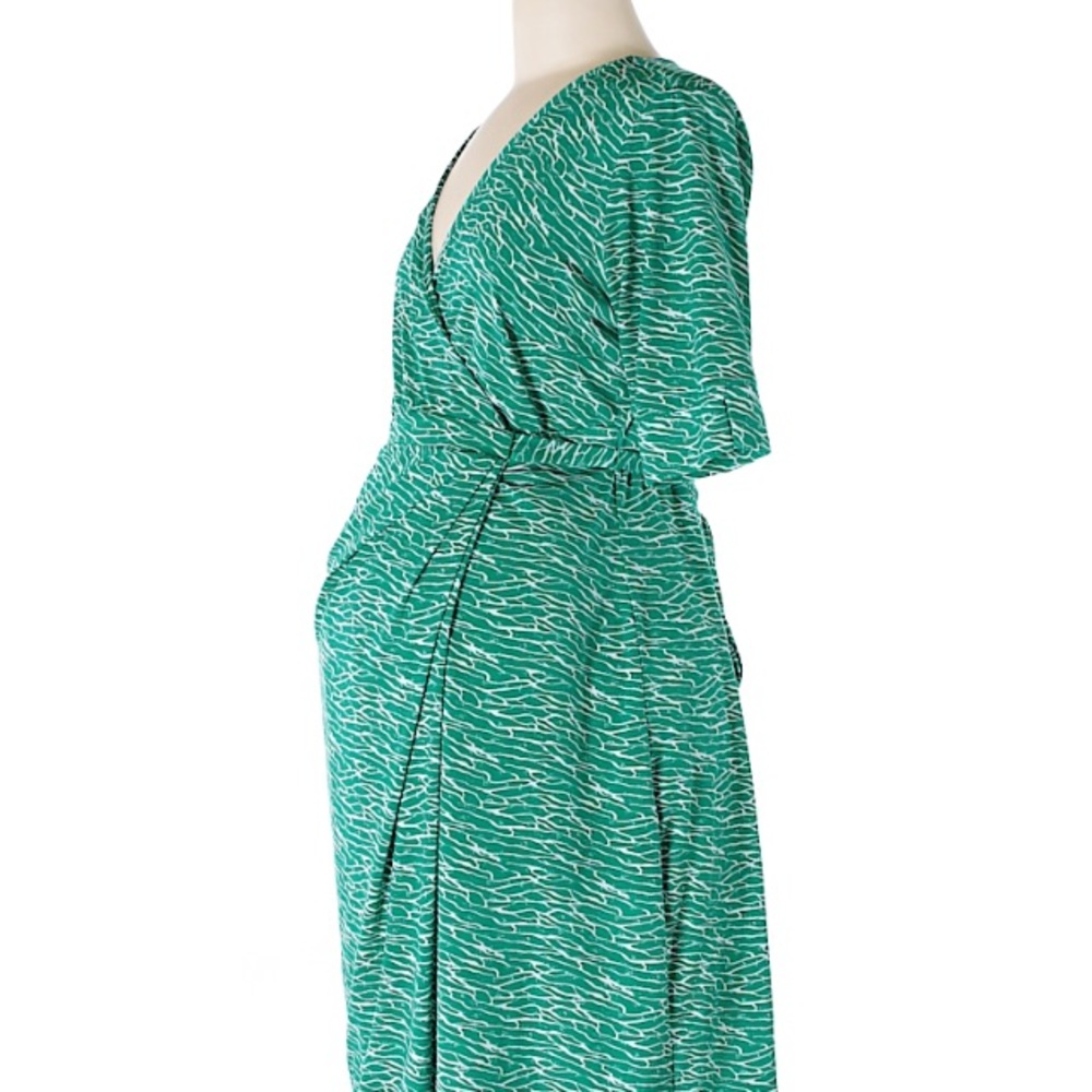 A PEA IN THE POS Green wrap maternity dress
